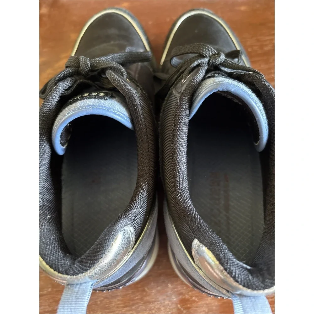 Skechers black clean